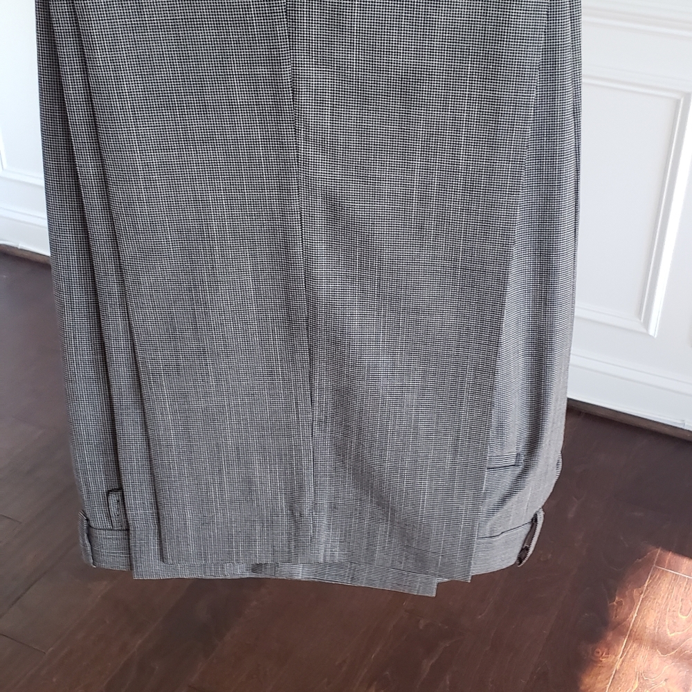 Suit - Picture 3 of 8